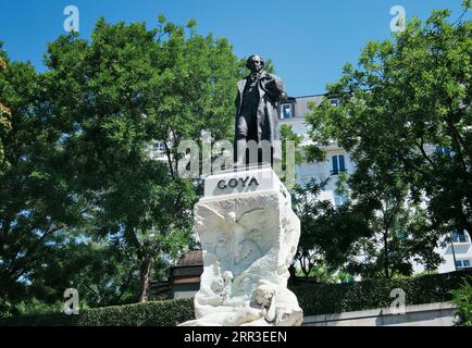 Madrid, Spagna: 30 giugno 2021: Il monumento a Francisco de Goya è una scultura spagnola dedicata al pittore aragonese Francisco de Goya. Punti di riferimento Foto Stock