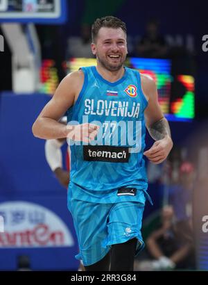 Manila, Filippine. 6 settembre 2023. La slovena Luka Doncic reagisce durante i quarti di finale tra Canada e Slovenia alla Coppa del mondo FIBA 2023 a Manila, nelle Filippine, il 6 settembre 2023. Crediti: Meng Yongmin/Xinhua/Alamy Live News Foto Stock