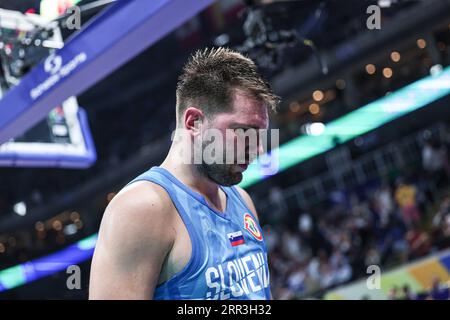 Manila, Filippine. 6 settembre 2023. La slovena Luka Doncic reagisce durante i quarti di finale tra Canada e Slovenia alla Coppa del mondo FIBA 2023 a Manila, nelle Filippine, il 6 settembre 2023. Crediti: Wu Zhuang/Xinhua/Alamy Live News Foto Stock