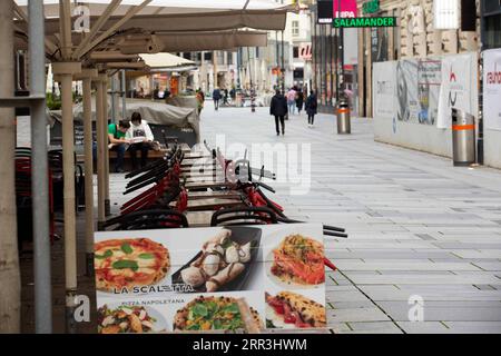 201104 -- VIENNA, 4 novembre 2020 -- Un ristorante chiuso è visto a Vienna, Austria, 3 novembre 2020. L'Austria è entrata in un secondo blocco nazionale da martedì a fine novembre. Foto di /Xinhua AUSTRIA-VIENNA-COVID-19-LOCKDOWN GeorgesxSchneider PUBLICATIONxNOTxINxCHN Foto Stock