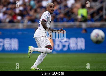 Dodo dell'ACF Fiorentina guarda la palla durante la partita di serie A tra FC Internazionale e ACF Fiorentina. Foto Stock