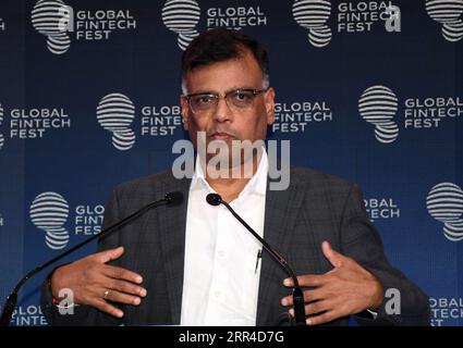 Mumbai, Maharashtra, India. 5 settembre 2023. Il vice governatore T Rabi Sankar si muove con le mani mentre parla durante il Global Fintech Fest di Mumbai. Il Global Fintech Fest si terrà dal 5 al 7 settembre 2023 a Mumbai. (Immagine di credito: © Ashish Vaishnav/SOPA Images via ZUMA Press Wire) SOLO USO EDITORIALE! Non per USO commerciale! Foto Stock