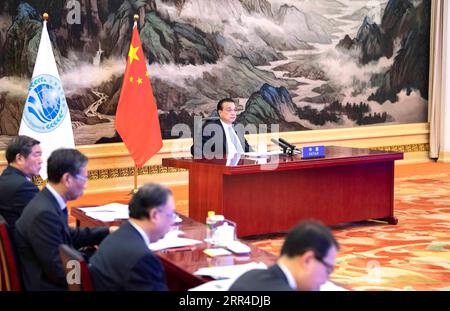 201130 -- PECHINO, 30 novembre 2020 -- il Premier cinese li Keqiang partecipa alla diciannovesima riunione del Consiglio dei capi di governo degli Stati membri dell'Organizzazione di cooperazione di Shanghai tramite video link, presso la grande sala del popolo a Pechino, capitale della Cina, 30 novembre 2020. CHINA-BEIJING-LI KEQIANG-SCO-STATI MEMBRI-CAPI DELLA RIUNIONE GOVERNATIVA CN LIXTAO PUBLICATIONXNOTXINXCHN Foto Stock