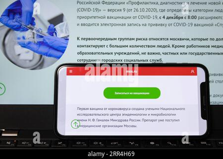 201205 -- MOSCA, 5 dicembre 2020 -- foto scattata il 4 dicembre 2020 mostra il sistema online di registrazione dei vaccini a Mosca, Russia. Il sindaco di Mosca Sergei Sobyanin ha annunciato venerdì che la capitale russa ha lanciato il suo programma di immunizzazione di massa contro il coronavirus. Operatori medici, insegnanti e dipendenti dei servizi sociali saranno i primi a ricevere i vaccini in quanto appartengono ai gruppi più vulnerabili, e oltre 5.000 persone hanno già firmato per il colpo, ha detto Sobyanin sul suo blog. RUSSIA-MOSCA-COVID-19-VACCINO REGISTRAZIONE BaixXueqi PUBLICATIONxNOTxINxCHN Foto Stock