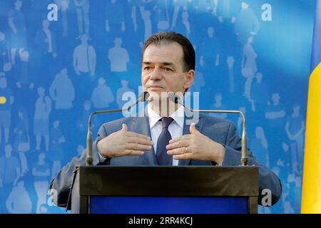 201207 -- BUCAREST, 7 dicembre 2020 -- la foto del file scattata il 1 luglio 2020 mostra Ludovic Orban che parla durante un evento a Bucarest, in Romania. Il primo ministro rumeno Ludovic Orban ha annunciato le sue dimissioni il 7 dicembre, dopo che il PNL del Partito Nazionale Liberale al governo non è riuscito a raggiungere il suo obiettivo di segnare il meglio nelle elezioni parlamentari di domenica. Foto di /Xinhua FILE-ROMANIA-BUCAREST-PM-LUDOVIC ORBAN-RASSEGNAZIONE CristianxCristel PUBLICATIONxNOTxINxCHN Foto Stock