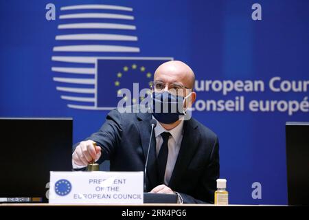 201211 -- BRUXELLES, 11 dicembre 2020 -- il presidente del Consiglio europeo Charles Michel presiede il vertice dell'UE a Bruxelles, in Belgio, il 10 dicembre 2020. Giovedì i leader dei 27 stati membri dell’Unione europea hanno raggiunto un accordo sul bilancio a lungo termine dell’UE e sul fondo per la ripresa, spianando la strada all’attuazione del pacchetto per la ripresa, per un totale di oltre 1,8 trilioni di euro 2,19 trilioni di dollari USA, per far fronte alle conseguenze socioeconomiche della pandemia di COVID-19. Unione europea/distribuzione tramite BELGIO-BRUXELLES-UE-VERTICE Xinhua PUBLICATIONxNOTxINxCHN Foto Stock