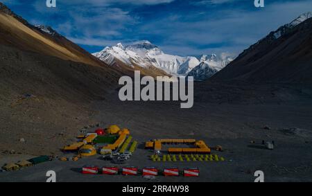 201214 -- PECHINO, 14 dicembre 2020 -- foto aerea scattata il 25 maggio 2020 mostra una vista del campo base del Monte Qomolangma. CHINA-VIEW-DRONE PHOTO CN PurbuxZhaxi PUBLICATIONxNOTxINxCHN Foto Stock