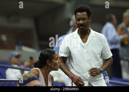 Queens, Stati Uniti d'America. 5 settembre 2023. NEW YORK, NEW YORK - 05 SETTEMBRE: Unknown Present Day Nine degli US Open 2023 presso l'USTA Billie Jean King National Tennis Center il 5 settembre 2023 nel quartiere Flushing del Queens borough di New York City People: Unknown Credit: Storms Media Group/Alamy Live News Foto Stock