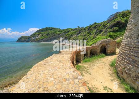 Il castello di Capo di Rodon in Albania offre uno scorcio sulla ricca storia dell'Albania e fornisce un eccellente punto panoramico per ammirare i dintorni Foto Stock