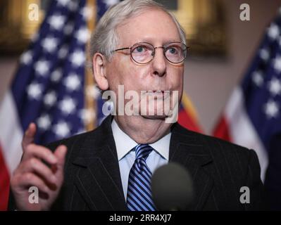 201215 -- WASHINGTON, 15 dicembre 2020 -- il leader della maggioranza del Senato degli Stati Uniti Mitch McConnell parla a una conferenza stampa a Capitol Hill a Washington, D.C., negli Stati Uniti, il 15 dicembre 2020. Il leader della maggioranza del Senato degli Stati Uniti Mitch McConnell, il più alto repubblicano nella camera alta del Congresso, si è congratulato con il presidente eletto Joe Biden e il vicepresidente eletto Kamala Harris martedì, un giorno dopo che il Collegio elettorale ha ufficialmente certificato la loro vittoria. Via Xinhua U.S.-WASHINGTON, D.C.-MITCH MCCONNELL-CONFERENZA STAMPA TomxBrenner/Pool PUBLICATIONxNOTxINxCHN Foto Stock