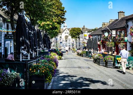 New Street, Malahide, Dublino, Irlanda. Consiglio della contea di Fingal. Un team multidisciplinare è stato incaricato di riprogettare uno spazio pubblico pedonale. Foto Stock