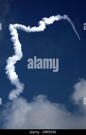 201217 -- SRIHARIKOTA, 17 dicembre 2020 -- il satellite di comunicazione CMS-01 Onboard Polar satellite Launch Vehicle -- il PSLV-C50 viene lanciato dal secondo pad di lancio del Satish Dhawan Space Centre SDSC a Sriharikota, al largo della costa della Baia del Bengala, situato nello stato indiano meridionale dell'Andhra Pradesh il 17 dicembre 2020. L'organizzazione indiana di ricerca spaziale ISRO giovedì ha lanciato con successo un satellite di comunicazione CMS-01 a bordo di Polar satellite Launch Vehicle -- PSLV-C50, hanno detto i funzionari. Str/Xinhua INDIA-SRIHARIKOTA-COMMUNICATION SATELLITE-CMS-01-LAUNCH parthaxsarkar PUBLICATIONxNOTxINxCHN Foto Stock