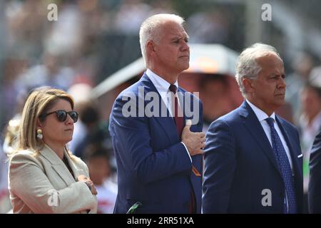 Monza, Italia. 3 settembre 2023. MONZA, Italia, 3. Settembre 2023; dignitari locali sostengono l'inno nazionale sulla griglia prima della partenza della gara a MONZA, Parco di Monza, autodromo, Formula 1, F1, gran Premio d'Italia, Grosser Preis von Italien, GP d'Italie, Motorsport, Formel1, Honorarpflichtiges foto, immagine a pagamento, Copyright © Jun QIAN/ATP Images (QIAN Jun/ATP/SPP) credito: SPP Sport Press Photo. /Alamy Live News Foto Stock