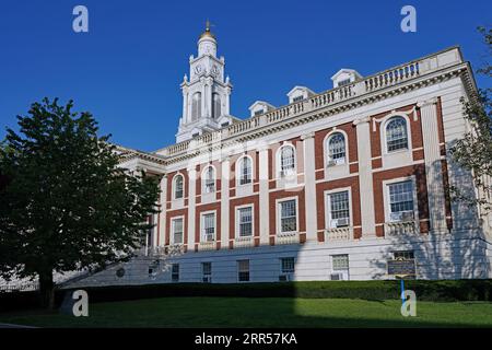 Municipio di Schenectady, New York, con targa storica sulla fondazione della città negli anni '1600 da parte degli olandesi Foto Stock