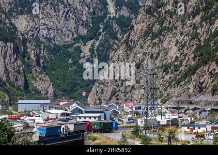 Passaggio di frontiera dalla Georgia alla Russia nella valle di Terek, Georgia Foto Stock