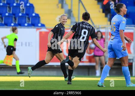 Emelie Helmvall (9 FC PAOK Salonicco) festeggia un gol durante la partita di qualificazione della UEFA Womens Champions League PAOK vs Racing Union all'NV Arena St Polten (Tom Seiss/ SPP) credito: SPP Sport Press Photo. /Alamy Live News Foto Stock