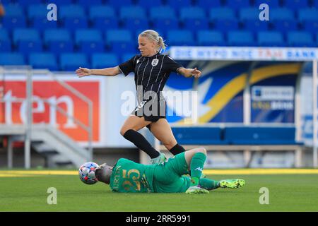 Emelie Helmvall (9 FC PAOK Salonicco) che ha superato Andrea Burtin (Racing FC Union Letzebuerg) durante la partita di qualificazione della UEFA Womens Champions League PAOK vs Racing Union all'NV Arena St Polten (Tom Seiss/ SPP) credito: SPP Sport Press Photo. /Alamy Live News Foto Stock