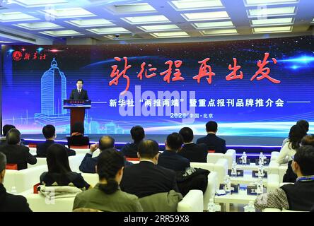 201229 -- PECHINO, 29 dicembre 2020 -- Xinhua News Agency svolge un'attività per introdurre i suoi prodotti di notizie rinnovati a Pechino, capitale della Cina, 29 dicembre 2020. Xinhua News Agency martedì ha annunciato un piano per aggiornare i suoi principali prodotti di notizie all'inizio del prossimo anno. I nuovi prodotti di notizie, tra cui i giornali Xinhua Daily Telegraph e Reference News, xinhuanet.com, e l'app di notizie dell'agenzia, saranno lanciati il 1° gennaio 2021. Le versioni in lingua straniera di xinhuanet.com e l'app Xinhua News saranno aggiornate simultaneamente. Nel frattempo, Outlook Weekly, China Comment, Economic in Foto Stock