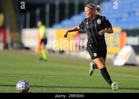 Emelie Helmvall (9 FC PAOK di Salonicco) che ha scelto le sue opzioni durante la partita di qualificazione della UEFA Womens Champions League PAOK vs Racing Union all'NV Arena St Polten (Tom Seiss/ SPP) credito: SPP Sport Press Photo. /Alamy Live News Foto Stock