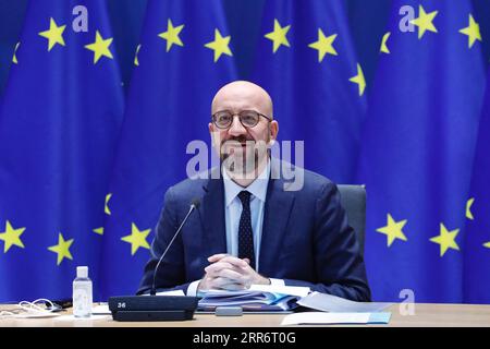 210227 -- BRUXELLES, 27 febbraio 2021 -- il presidente del Consiglio europeo Charles Michel presiede il secondo giorno del vertice virtuale a Bruxelles, in Belgio, 26 febbraio 2021. Venerdì i leader degli stati membri dell'UE hanno ribadito il loro impegno ad aumentare la capacità dell'UE di agire autonomamente nel contesto del loro dibattito strategico sulla politica europea di sicurezza e di difesa, nonché la necessità che il blocco si assuma maggiori responsabilità per la sua sicurezza. Concludendo un vertice virtuale di due giorni, i capi di Stato e di governo hanno accettato di rafforzare la cooperazione per rafforzare la sicurezza del blocco, tra l'altro Foto Stock