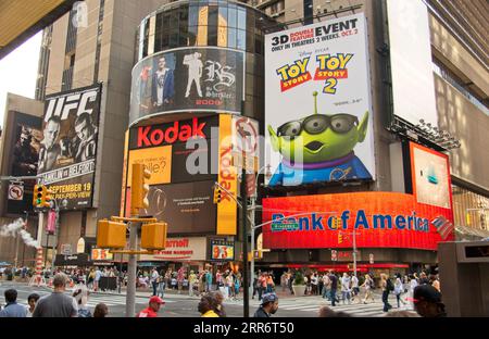 Turisti a Times Square NYC Foto Stock