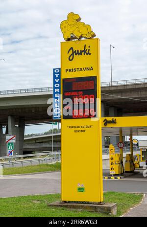 Bratislava, Slovacchia - 3 settembre 2023 : stazione di servizio Jurki. Stazione di servizio JURKI-HAYTON. Stazione di servizio. Foto Stock