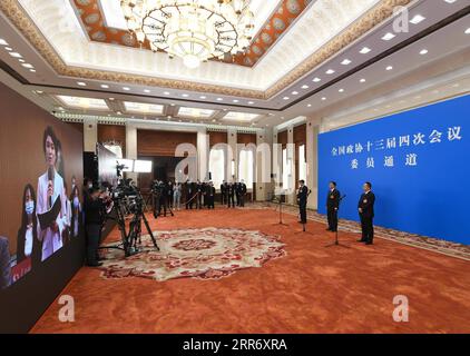 210304 -- PECHINO, 4 marzo 2021 -- i membri del Comitato Nazionale della 13a Conferenza consultiva politica del popolo cinese CPPCC sono intervistati tramite link video in vista dell'apertura della quarta sessione del 13° Comitato Nazionale CPPCC presso la grande sala del popolo a Pechino, capitale della Cina, 4 marzo 2021. DUE SESSIONSCHINA-BEIJING-CPPCC-MEMBRI-INTERVISTA CN ZHANGXHAOFU PUBLICATIONXNOTXINXCHN Foto Stock