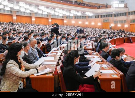 210304 -- PECHINO, 4 marzo 2021 -- i membri del 13° Comitato Nazionale della Conferenza consultiva politica del popolo cinese CPPCC partecipano alla riunione di apertura della quarta sessione del 13° Comitato Nazionale del PCC presso la sala grande del popolo a Pechino, capitale della Cina, 4 marzo 2021. DUE SESSIONSCHINA-PECHINO-CPPCC-SESSIONE ANNUALE-APERTURA CN LIXXUEREN PUBLICATIONXNOTXINXCHN Foto Stock