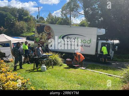 210305 -- WELLINGTON, 5 marzo 2021 -- le persone si riuniscono in altura a Whangarei, nuova Zelanda, 5 marzo 2021. La National Emergency Management Agency NEMA della nuova Zelanda venerdì ha lanciato il terzo allarme tsunami consecutivo dopo un terremoto di 8 magnitudo, il terzo forte terremoto di notte, rattato alle 8:25 ora locale alle Isole Kermadec, circa 1.100 km a nord dell'Isola del Nord della nuova Zelanda. /Handout via Xinhua NUOVA ZELANDA-QUAKES Skykiwi PUBLICATIONxNOTxINxCHN Foto Stock