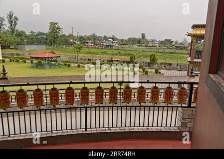 05.16.2023. Siliguri Bengala Occidentale India Asia sacre ruote di preghiera nel monastero budhdhist Foto Stock