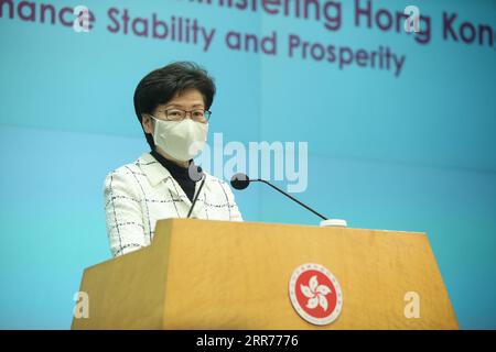 Hong KONG, Carrie Lam Pressekonferenz 210316 -- HONG KONG, 16 marzo 2021 -- Amministratore delegato della regione amministrativa speciale di Hong Kong HKSAR Carrie Lam partecipa a una conferenza stampa a Hong Kong, nel sud della Cina, il 16 marzo 2021. Carrie Lam ha detto martedì che il governo HKSAR rivederà il sistema elettorale locale mediante ordinanza di consolidamento e collaborerà pienamente con il Consiglio legislativo LegCo. ANDARE CON Hong Kong per rivedere il sistema elettorale mediante ordinanza di consolidamento: Amministratore delegato CHINA-HONG KONG-CARRIE LAM-CONFERENZA STAMPA-ELECTION SYSTEMCN LuixSiuxWai PUBLICATIONxNOTxINxCHN Foto Stock