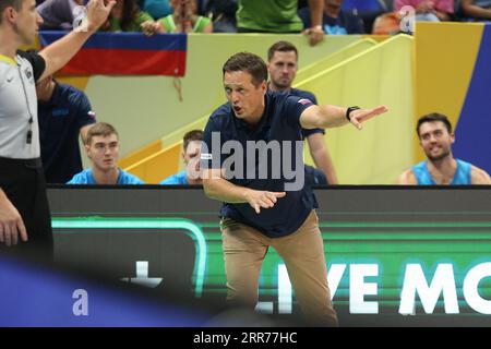 Pasay City, Metro Manila, Filippine. 6 settembre 2023. Aleksander Sekulic sloveno reagisce a una non-call durante la partita dei quarti di finale del mondo di pallacanestro FIBA tra Canada (bianco) e Slovenia (blu). Il Canada ha vinto 100-89. (Immagine di credito: © Dennis Jerome costa/Pacific Press via ZUMA Press Wire) SOLO USO EDITORIALE! Non per USO commerciale! Foto Stock