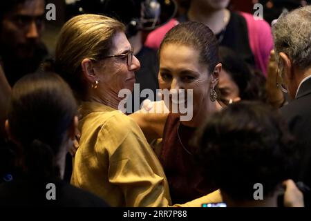 Città del Messico, Messico. 6 settembre 2023. 6 settembre 2023, città del Messico, Messico: Claudia Sheinbaum Pardo, candidata presidenziale del 2024 per il Partito Nazionale del movimento di rigenerazione, Partito Verde e Partito Laburista con sua madre Annie Pardo Remo, alla conferenza stampa al WTC di città del Messico. Il 6 settembre 2023 a città del Messico, Messico (foto di Luis Barron/Eyepix Group/Sipa USA). Credito: SIPA USA/Alamy Live News Foto Stock