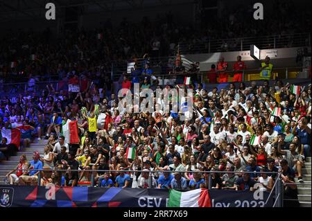 Ancona, Italia. 6 settembre 2023. Sostenitore dell'Italia durante la partita Germania vs Italia, CEV Eurovolley Men ad Ancona, Italia, 06 settembre 2023 crediti: Agenzia fotografica indipendente/Alamy Live News Foto Stock