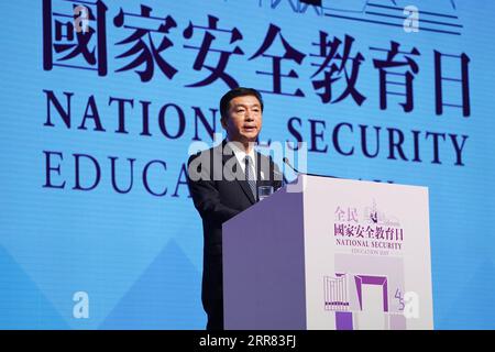 210415 -- HONG KONG, 15 aprile 2021 -- Luo Huining, direttore dell'Ufficio di collegamento del governo centrale del popolo nella regione amministrativa speciale di Hong Kong HKSAR e consigliere per la sicurezza nazionale del Comitato per la salvaguardia della sicurezza nazionale della regione amministrativa speciale di Hong Kong, parla durante una cerimonia a tema sulla giornata nazionale dell'educazione alla sicurezza a Hong Kong, nel sud della Cina, 15 aprile 2021. Giovedì Hong Kong ha abbracciato la sua prima giornata nazionale per l'educazione alla sicurezza dopo che la legge sulla salvaguardia della sicurezza nazionale nella regione amministrativa speciale di Hong Kong HKSAR è entrata in vigore a metà del 2020. PER ANDARE CON Hong Kon Foto Stock