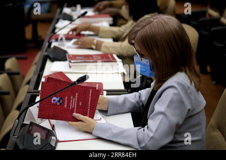 210417 -- L'AVANA, 17 aprile 2021 -- i delegati partecipano all'ottavo Congresso del PCC del Partito Comunista di Cuba a l'Avana, Cuba, 16 aprile 2021. L'ottavo Congresso del PCC ha preso il via venerdì al Centro Congressi dell'Avana. Con la partecipazione di alti leader di partito e delegati provenienti da tutta l'isola, l'incontro si conclude lunedì. Ariel Royero/Prensa Latina/Handout via CUBA-HAVANA-PCC-CONGRESS Xinhua PUBLICATIONxNOTxINxCHN Foto Stock