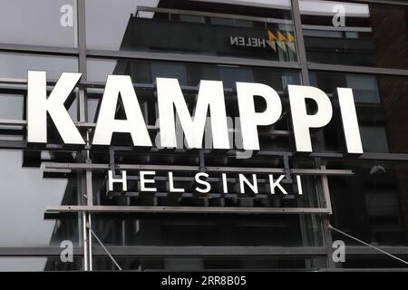 Helsinki, Finlandia - 5 settembre 2023: L'insegna del centro commerciale Kamppi sopra l'ingresso nel centro di Helsinki. Foto Stock