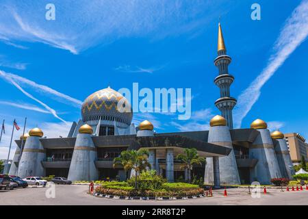 La Moschea statale di Sabah si trova alla rotatoria di Sembulan a Kota Kinabalu, Sabah, Malesia orientale Foto Stock