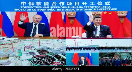 210519 -- PECHINO, 19 maggio 2021 -- il presidente cinese Xi Jinping e il suo omologo russo Vladimir Putin assistono alla cerimonia rivoluzionaria di un progetto bilaterale di cooperazione in materia di energia nucleare, la centrale nucleare di Tianwan e la centrale nucleare di Xudapu, via video link a Pechino, capitale della Cina, 19 maggio 2021. CHINA-RUSSIA-XI JINPING-PUTIN-PROGETTO DI COOPERAZIONE IN MATERIA DI ENERGIA NUCLEARE CN YUEXYUEWEI PUBLICATIONXNOTXINXCHN Foto Stock