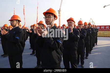 210519 -- PECHINO, 19 maggio 2021 -- i lavoratori assistono alla cerimonia di lancio per la costruzione dell'unità 3 della centrale nucleare di Xudapu a Huludao, città della provincia di Liaoning della Cina nord-orientale, il 19 maggio 2021. PER ANDARE AI TITOLI DI XINHUA DEL 19 MAGGIO 2021 PROGETTO DI COOPERAZIONE CINA-RUSSIA-ENERGIA NUCLEARE-CANTIERE YAOXJIANFENG PUBLICATIONXNOTXINXCHN Foto Stock