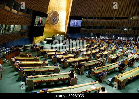 News Themen der Woche KW20 News Bilder des Tages 210521 -- NAZIONI UNITE, 21 maggio 2021 - il Segretario generale delle Nazioni Unite Antonio Guterres sul podio si rivolge alla riunione plenaria dell'Assemblea generale sulla situazione in Medio Oriente e Palestina presso la sede delle Nazioni Unite a New York, 20 maggio 2021. Il giovedì Antonio Guterres ha invitato la comunità internazionale a fare del suo meglio per contribuire a portare a un cessate il fuoco nel conflitto israelo-palestinese. /Un Photo/Handout via Xinhua un-GENERAL ASSEMBLY-ISRAEL-PALESTINE CESSATE IL FUOCO EvanxSchneider PUBLICATIONxNOTxINxCHN Foto Stock