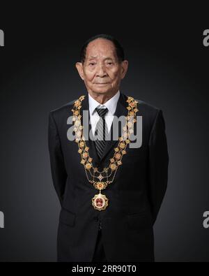 210522 -- PECHINO, 22 maggio 2021 -- foto scattata il 28 settembre 2019 mostra un ritratto di Yuan Longping dopo aver ricevuto la Medaglia della Repubblica. Lo scienziato cinese Yuan Longping, famoso per aver sviluppato il primo ceppo di riso ibrido che ha tirato fuori dalla fame innumerevoli persone, è morto di malattia alle 91 di sabato. CHINA-YUAN LONGPING-PADRE DEL RISO IBRIDO-MORTE CN LIXHE PUBLICATIONXNOTXINXCHN Foto Stock