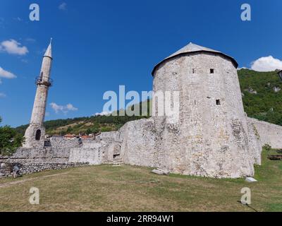 Castello di Stari Grad (Castello della città Vecchia) interno nella città di Travnik, Bosnia ed Erzegovina, 6 settembre 2023 Foto Stock