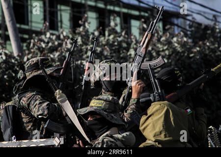 210529 -- GAZA, 29 maggio 2021 -- i membri delle brigate Saraya al-Quds, l'ala militare del movimento della Jihad islamica palestinese, prendono parte a una parata militare nella città di Gaza, il 29 maggio 2021. Foto di /Xinhua MIDEAST-GAZA CITY-MILITARY PARADE RizekxAbdeljawad PUBLICATIONxNOTxINxCHN Foto Stock