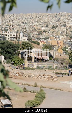 Amman Jordan il Citadel Cafe si trova all'interno dell'antica Cittadella sito per visitatori e turisti Foto Stock