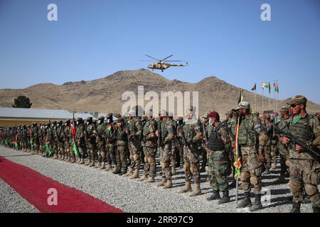 News Themen der Woche KW22 News Bilder des Tages 210531 -- KABUL, 31 maggio 2021 -- i membri delle forze speciali afghane partecipano alla cerimonia di laurea in un centro di addestramento militare a Kabul, capitale dell'Afghanistan, il 31 maggio 2021. Un totale di 437 nuovi cadetti si sono diplomati in una scuola di commando e si sono Uniti all'esercito nazionale afghano, ha detto lunedì il Ministero della difesa afghano. Foto di /Xinhua AFGHANISTAN-KABUL-SPECIAL FORCES-GRADUATION SayedxMominzadah PUBLICATIONxNOTxINxCHN Foto Stock