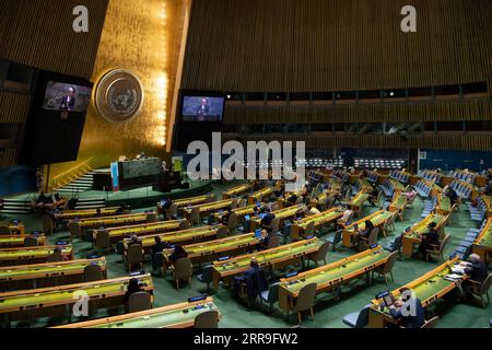 New York, un-Generalversammlung 210614 -- NAZIONI UNITE, 14 giugno 2021 -- il dialogo ad alto livello dell'Assemblea generale delle Nazioni Unite sulla desertificazione, il degrado della terra e la siccità si tiene presso la sede delle Nazioni Unite a New York, il 14 giugno 2021. Il presidente della 75a sessione dell'Assemblea generale delle Nazioni Unite UNGA, Volkan Bozkir, lunedì ha chiesto un'azione urgente per affrontare l'agricoltura insostenibile. /Handout via Xinhua ASSEMBLEA GENERALE delle Nazioni Unite-DIALOGO AD ALTO LIVELLO-AGRICOLTURA INSOSTENIBILE-AZIONE URGENTE EskinderxDebebe/UNxPhoto PUBLICATIONxNOTxINxCHN Foto Stock