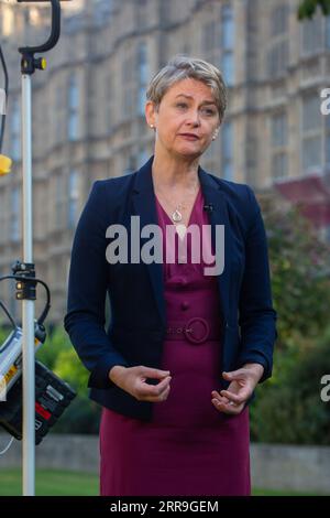 Londra, Regno Unito. 7 settembre 2023. Il Segretario ombra per gli affari interni Yvette Cooper viene visto a Westminster durante il giro mediatico mattutino. Credito: Tayfun salci / Alamy Live News Foto Stock