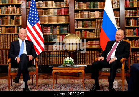 News Bilder des Tages 210616 -- GINEVRA, 16 giugno 2021 -- il presidente degli Stati Uniti Joe Biden L e il presidente russo Vladimir Putin si incontrano a Villa la Grange a Ginevra, in Svizzera, 16 giugno 2021. Denis Balibouse/Pool via Xinhua SVIZZERA-GINEVRA-BIDEN-PUTIN-MEETING GuoxChen PUBLICATIONxNOTxINxCHN Foto Stock