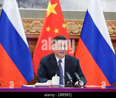 210628 -- PECHINO, 28 giugno 2021 -- il presidente cinese Xi Jinping tiene colloqui con il presidente russo Vladimir Putin tramite link video a Pechino, capitale della Cina, il 28 giugno 2021. CHINA-RUSSIA-XI JINPING-PUTIN-TALKS CN XIEXHUANCHI PUBLICATIONXNOTXINXCHN Foto Stock